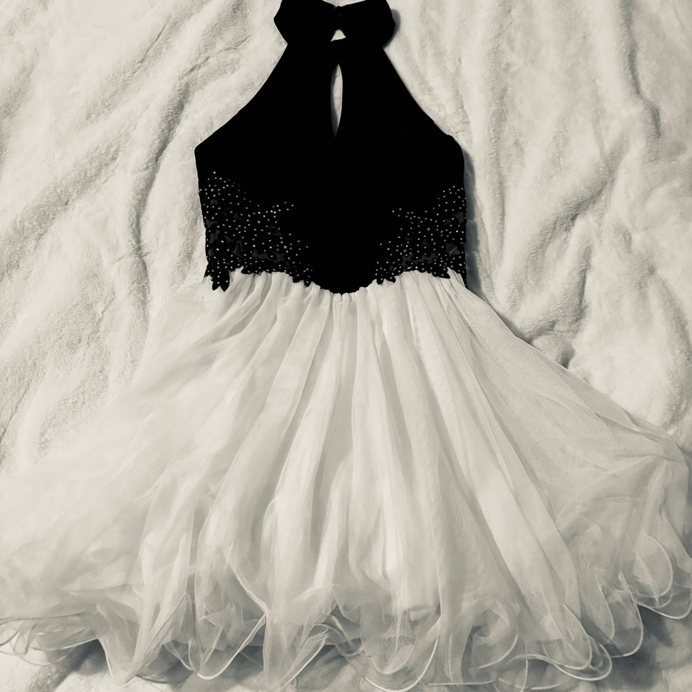 Blondie Nights Halter Navy Blue & White Halter ‎ Formal/Homecoming Dress Size 5